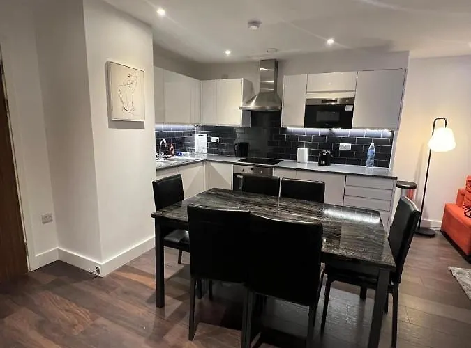 Spacious Sleep 7 Flat 20 Mins Central London Bp65
