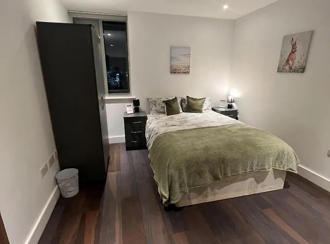 Spacious Sleep 7 Flat 20 Mins Central London Bp65