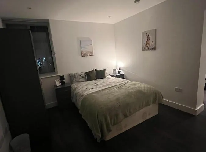 Spacious Sleep 7 Flat 20 Mins Central London Bp65