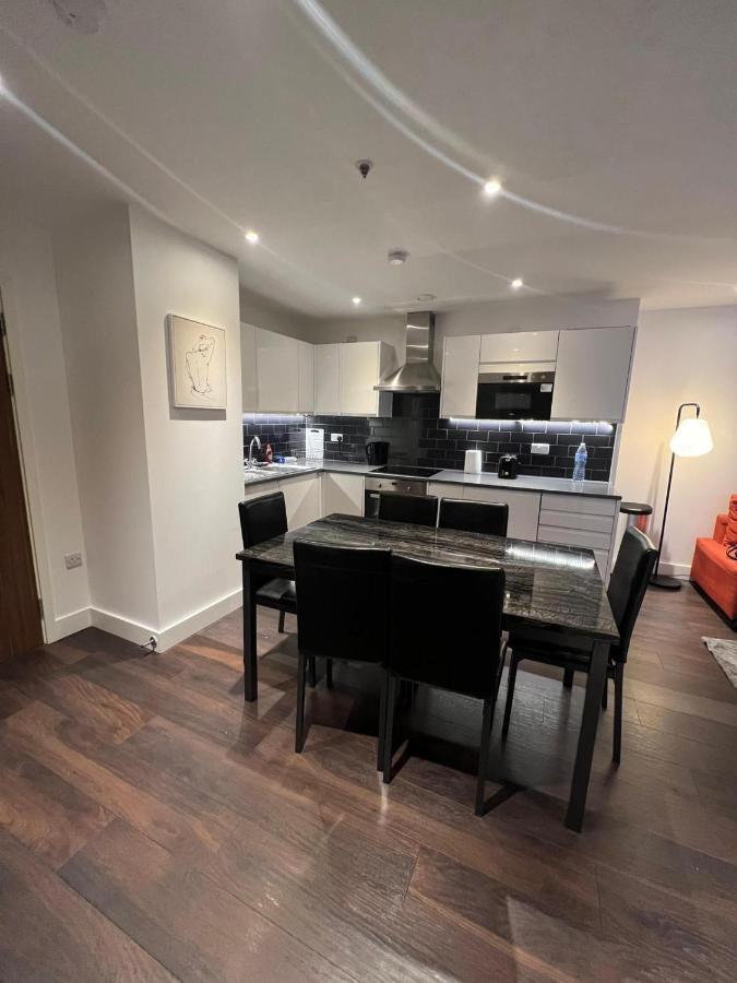 Spacious Sleep 7 Flat 20 Mins Bp65 Apartment London